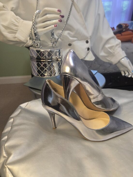 Nine West Shoes - Shine the night away in this Nine West Metallic Silver Pump Size 7.5